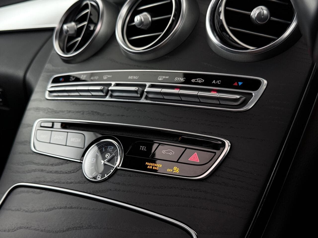 Mercedes-Benz C Class thumbnail Interior Front