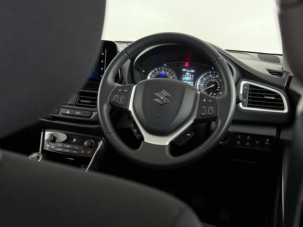 Suzuki S-Cross thumbnail Steering Wheel