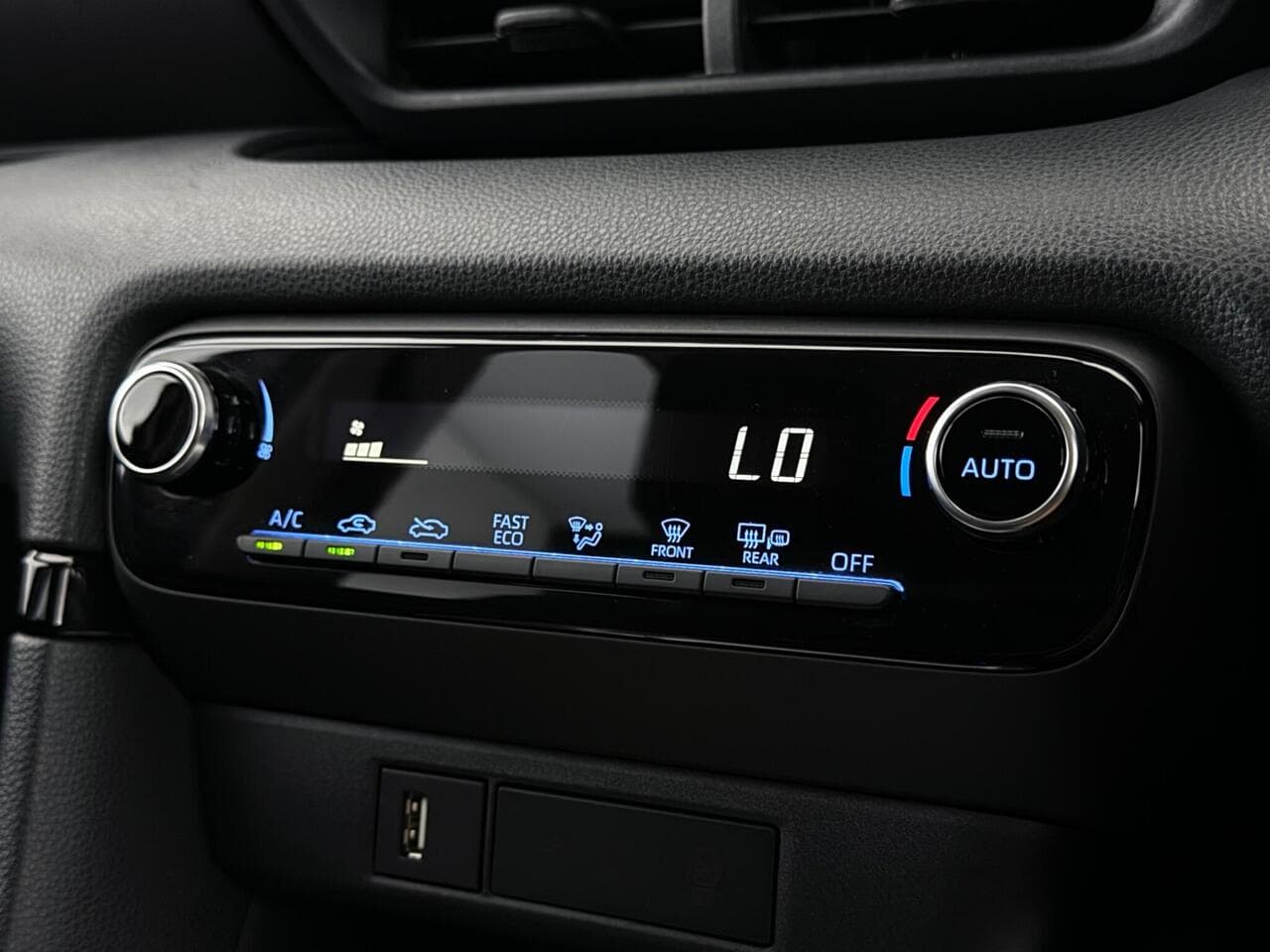 Toyota Yaris thumbnail Misc Controls