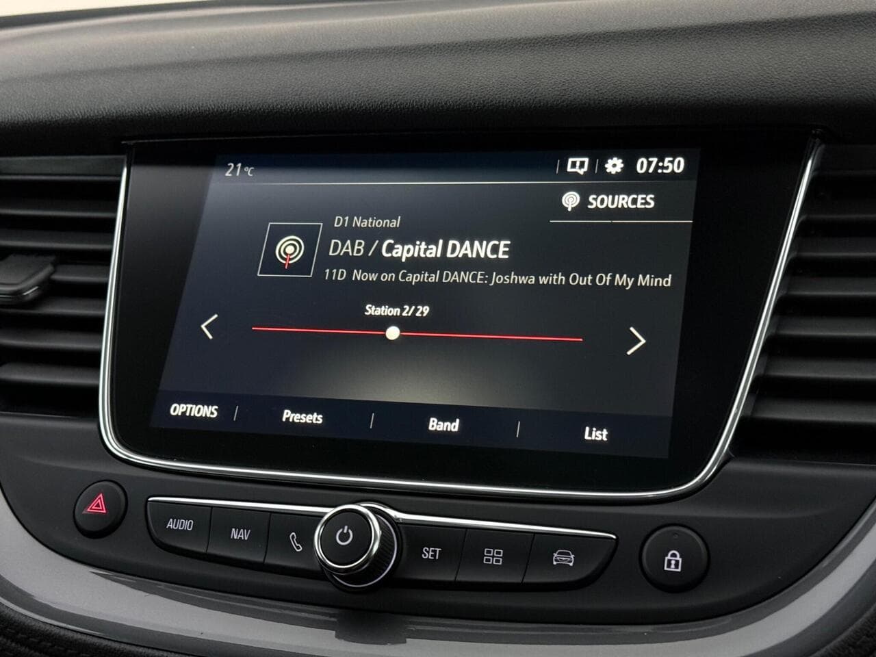 Vauxhall Grandland X thumbnail Infotainment System