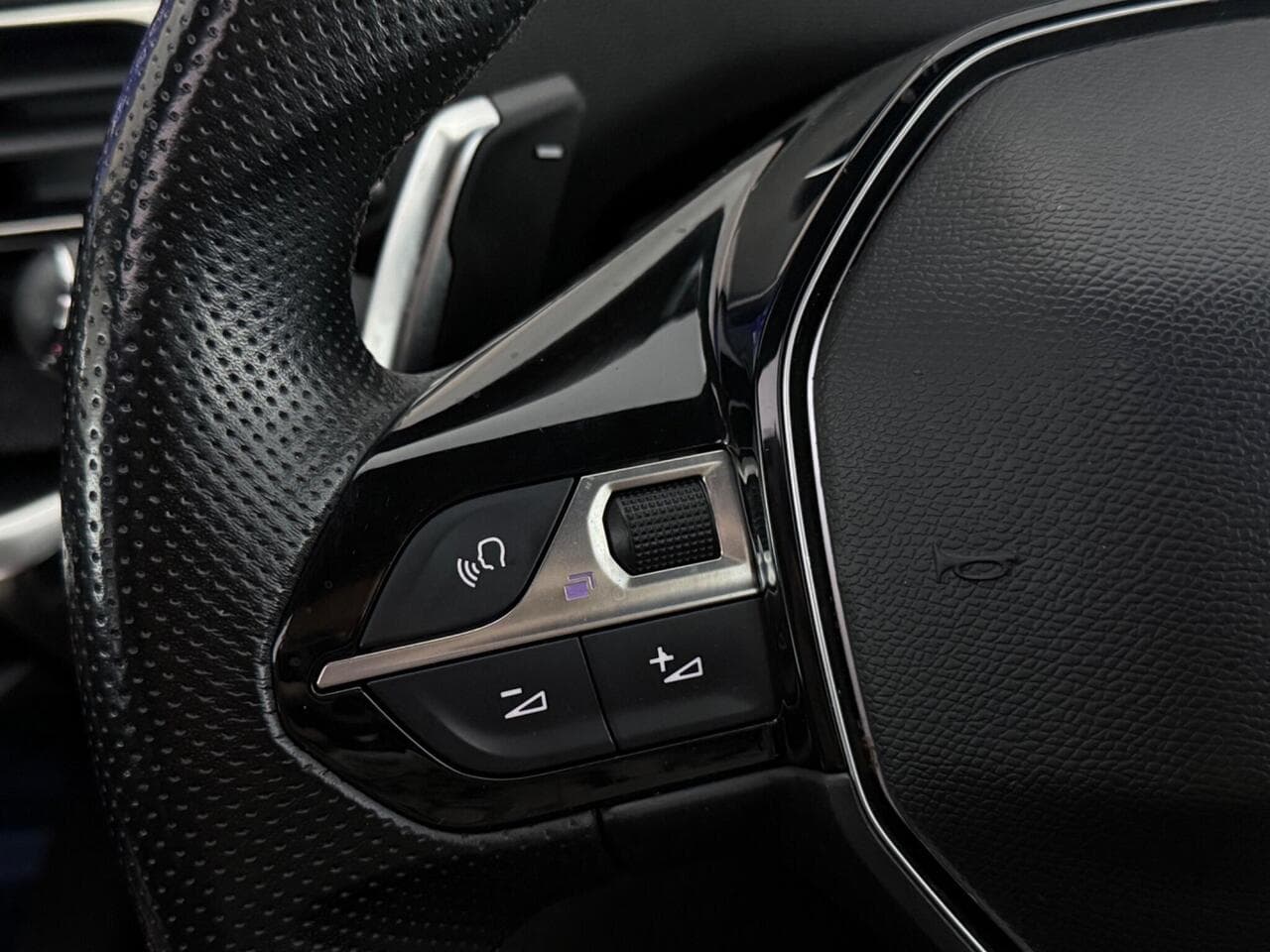 Peugeot 5008 thumbnail Misc Controls