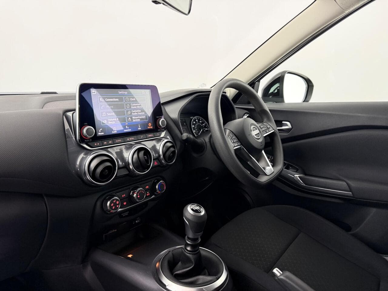 Nissan Juke thumbnail Interior Front