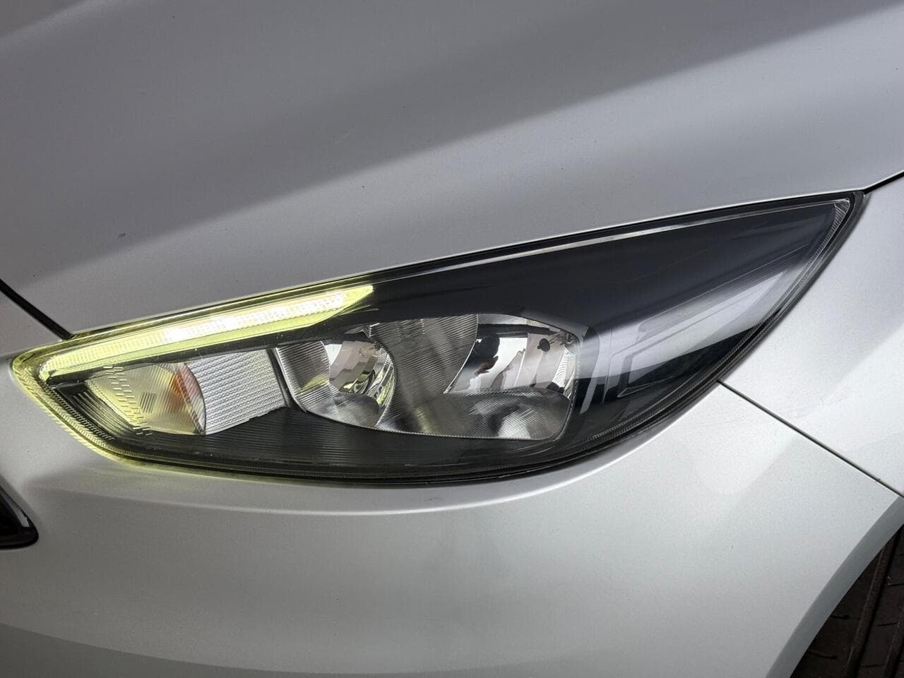 Ford Focus thumbnail Lights Front