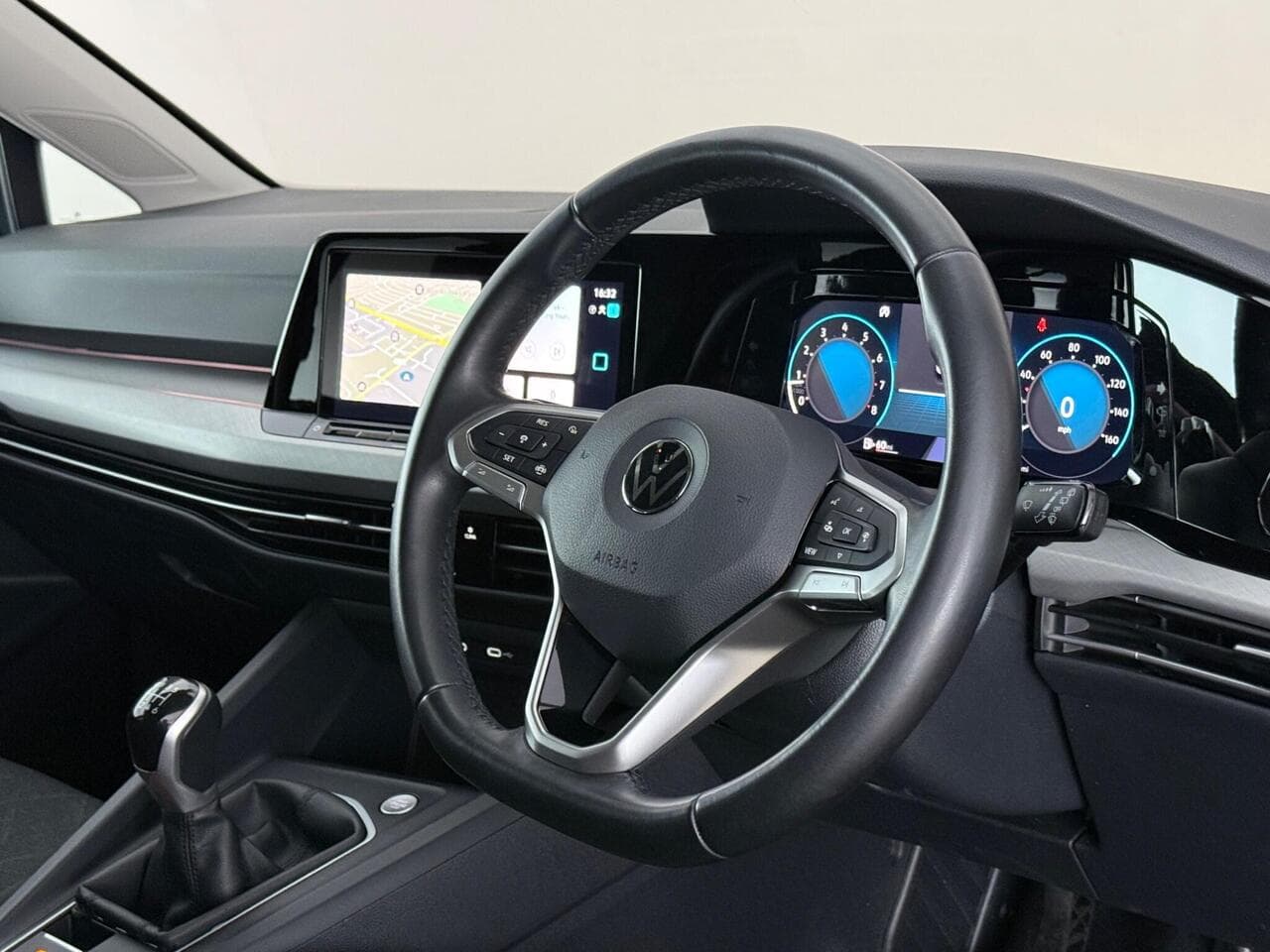 Volkswagen Golf thumbnail Steering Wheel