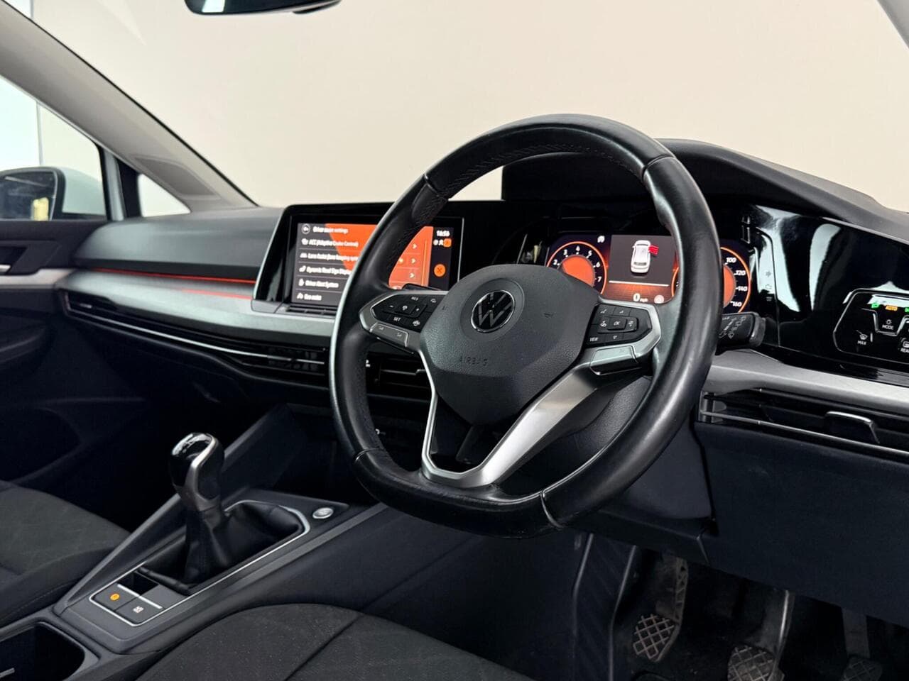 Volkswagen Golf thumbnail Interior Front