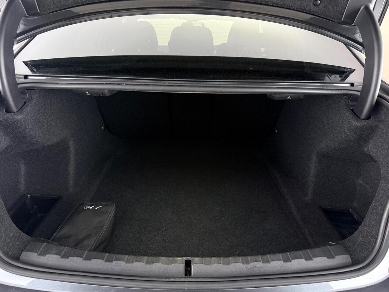 BMW 3 Series thumbnail Boot
