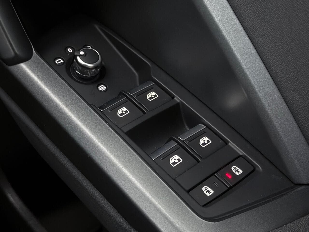 Audi Q3 thumbnail Misc Controls