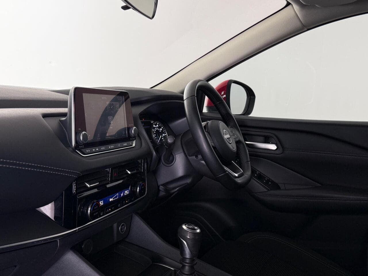 Nissan Qashqai thumbnail Interior Front