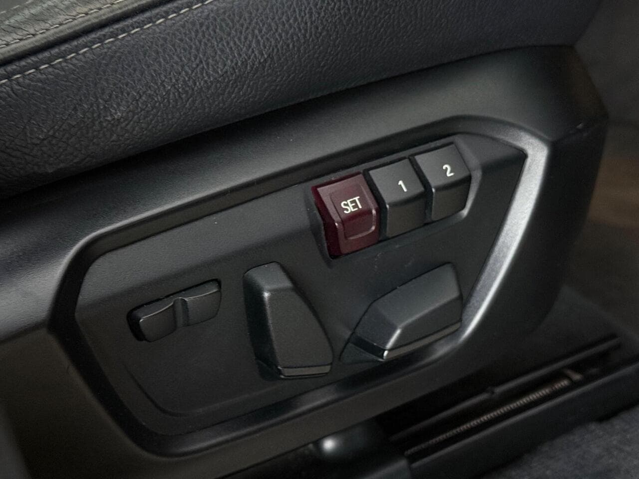 BMW X4 thumbnail Misc Controls