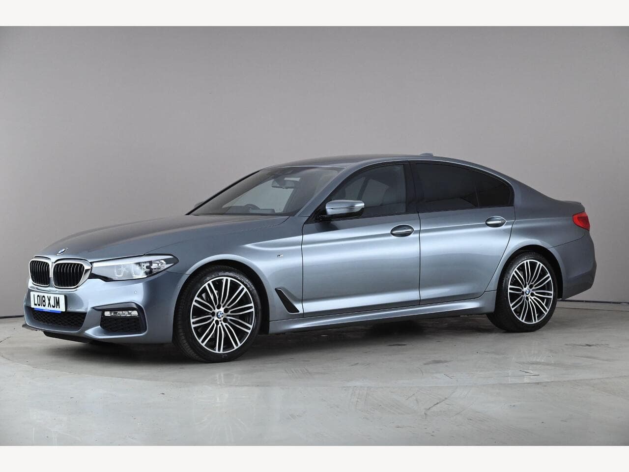BMW 5 Series thumbnail Front Left