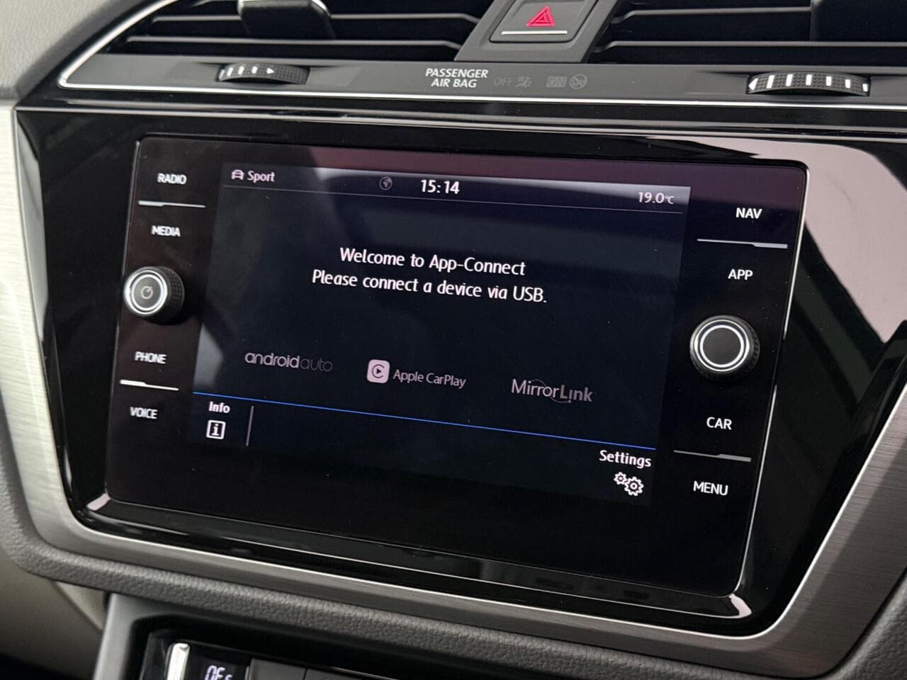 Volkswagen Touran thumbnail Infotainment System