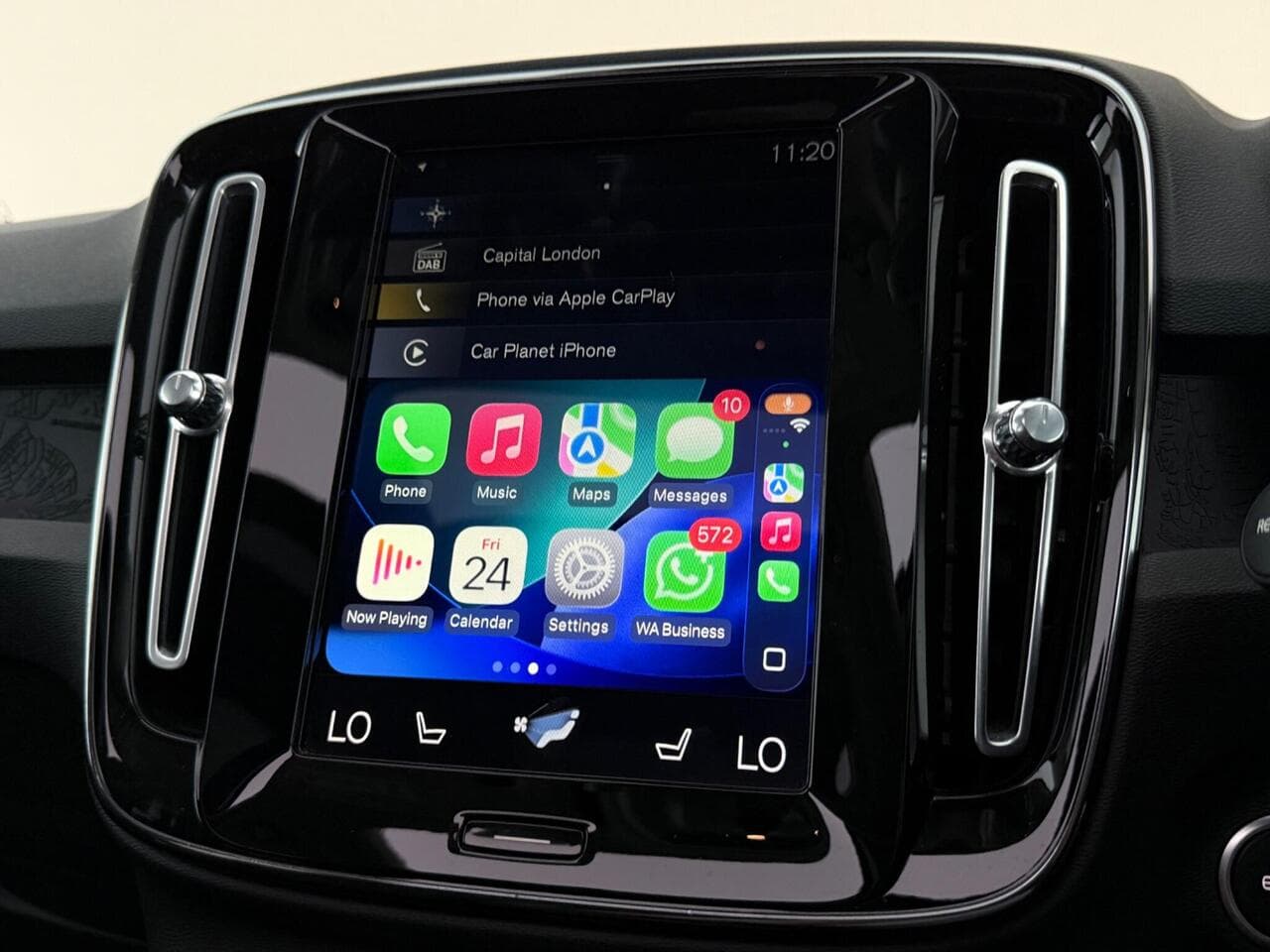 Volvo XC40 thumbnail Infotainment System