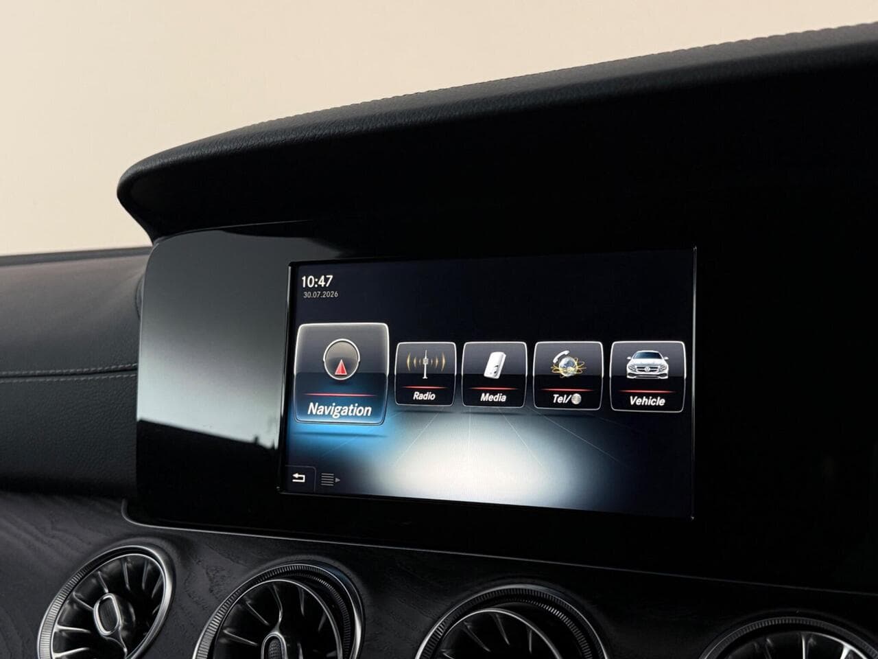 Mercedes-Benz E Class thumbnail Infotainment System