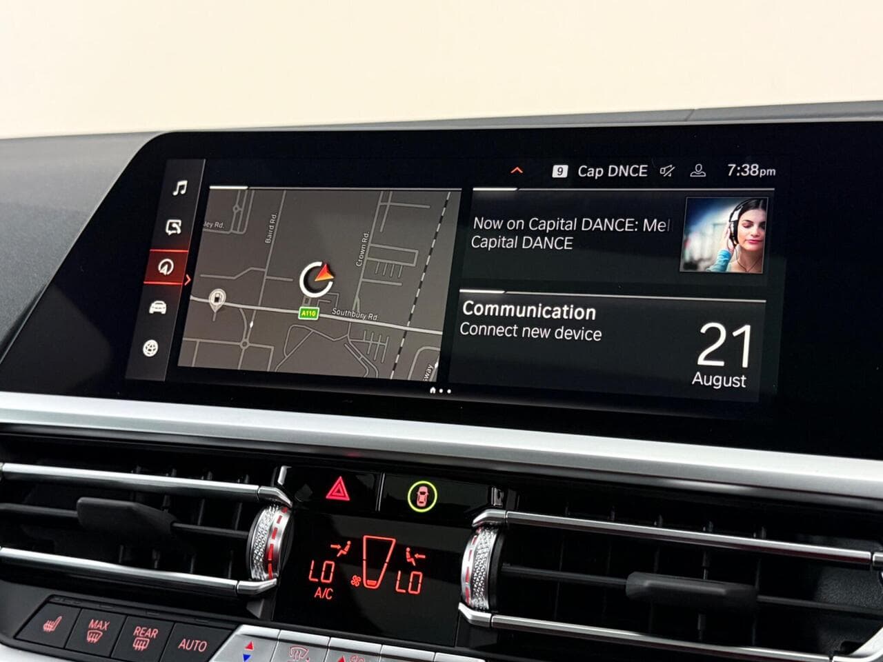 BMW 3 Series thumbnail Infotainment System