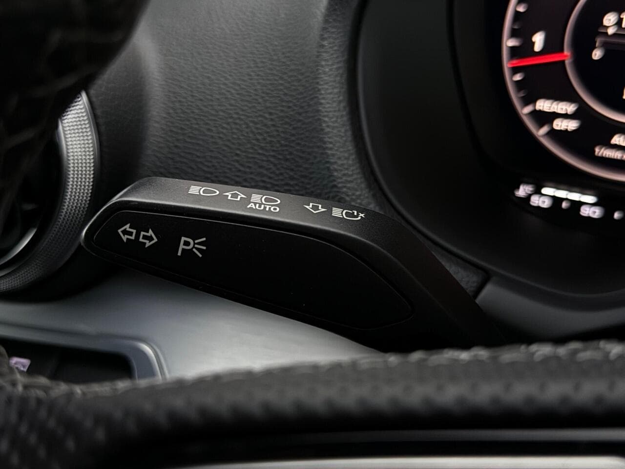 Audi Q2 thumbnail Driver Instruments