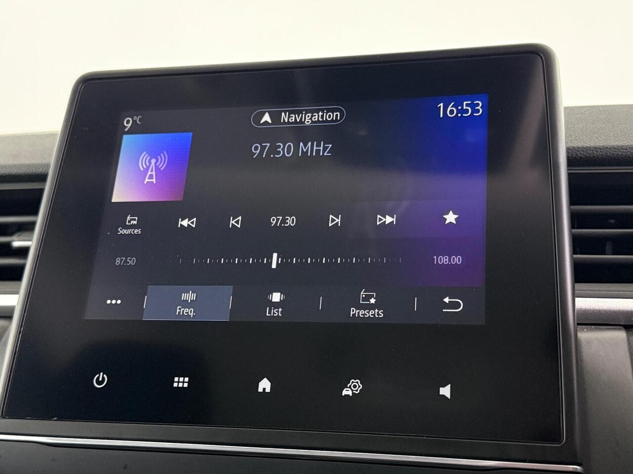 Renault Captur thumbnail Infotainment System