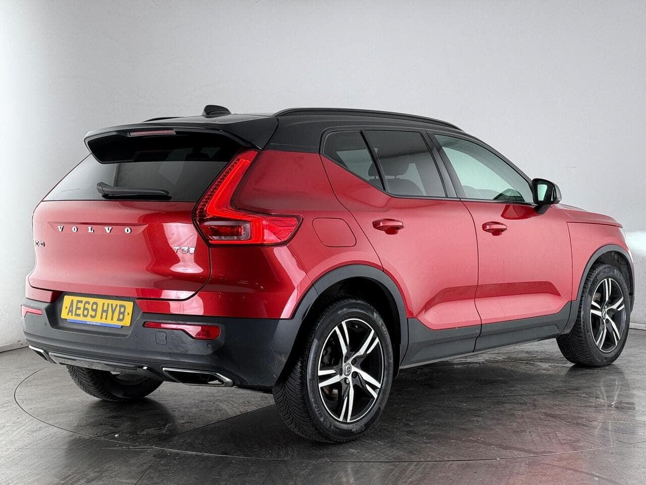 Volvo XC40 thumbnail Rear Right