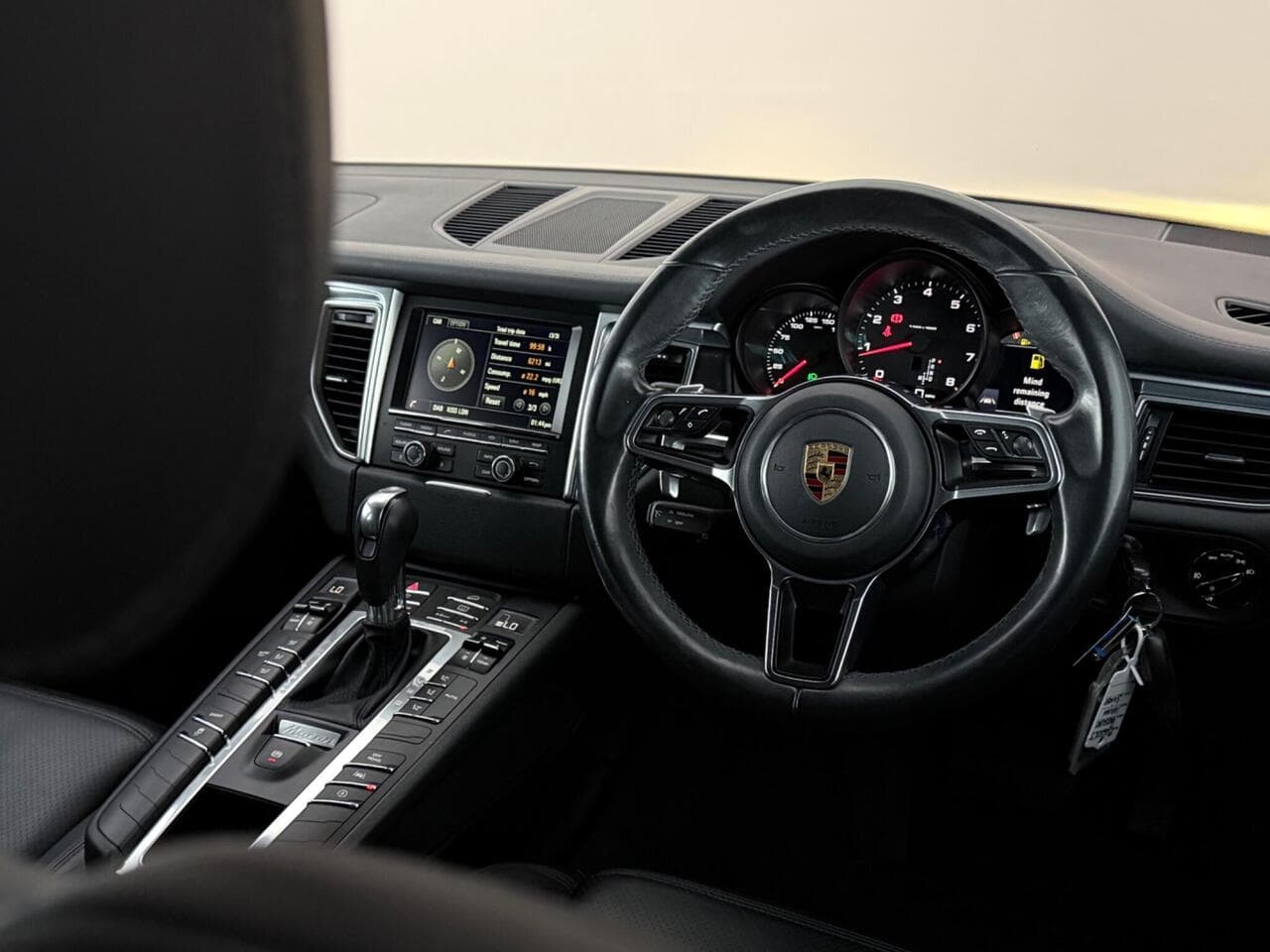Porsche Macan thumbnail Interior Front