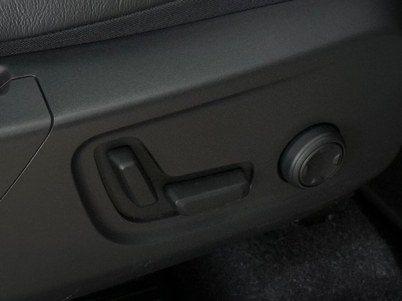 Volvo XC40 thumbnail Misc Controls