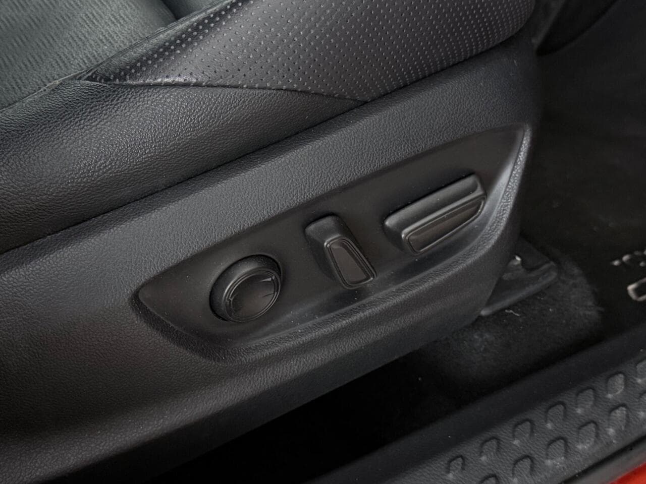 Toyota C-HR thumbnail Misc Controls