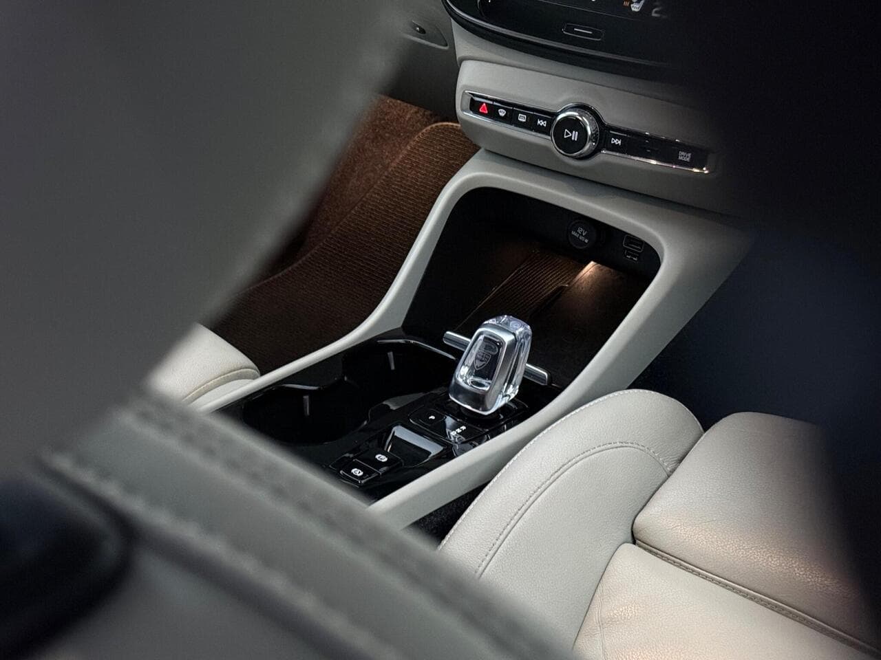 Volvo XC40 thumbnail Interior Front