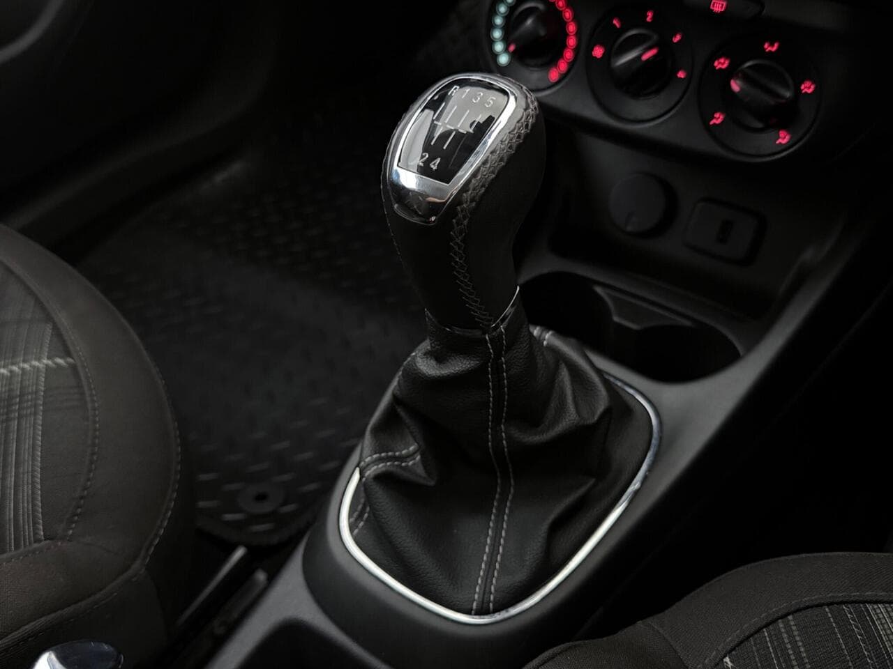 Vauxhall Corsa thumbnail Interior Front