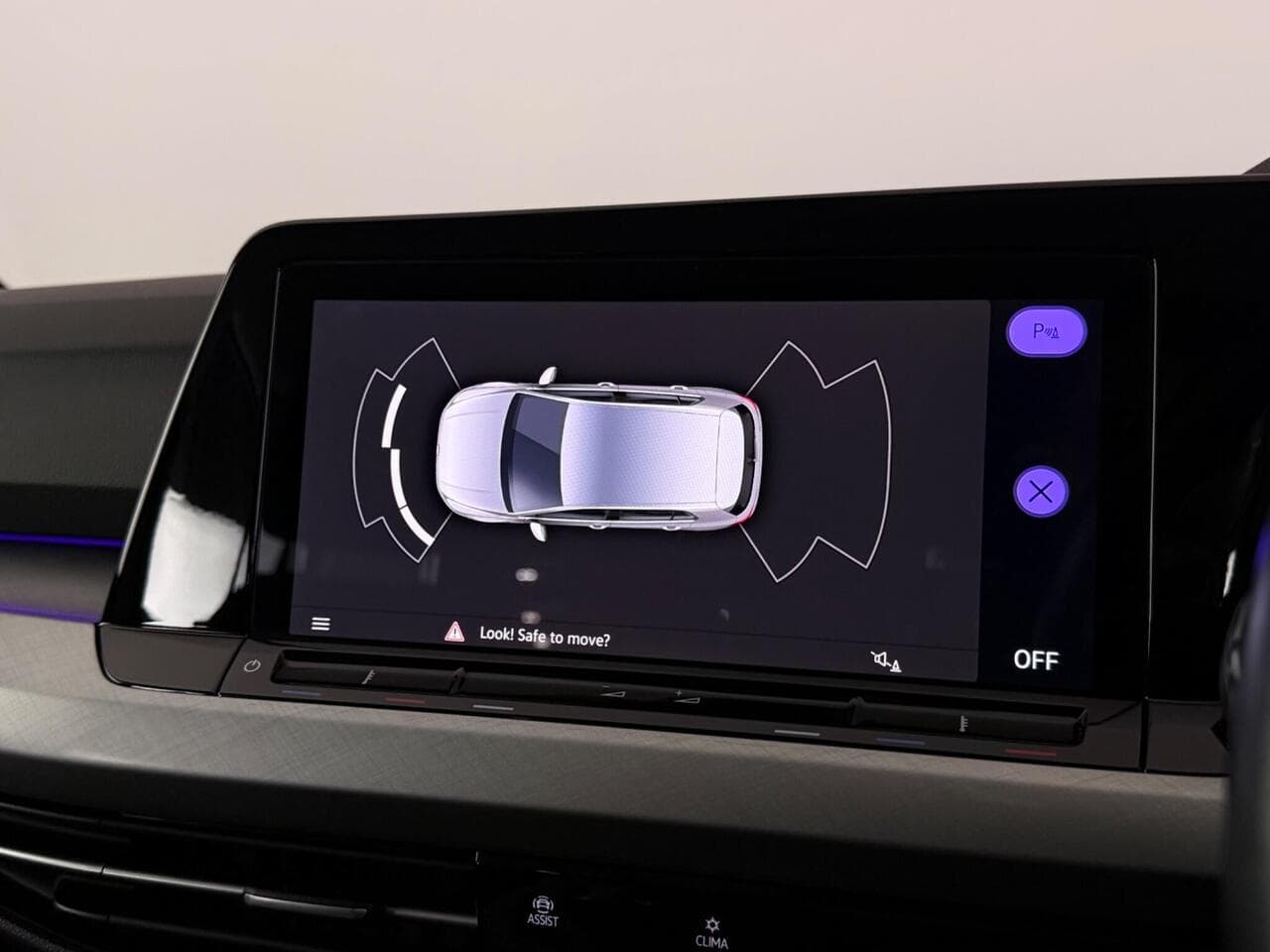 Volkswagen Golf thumbnail Infotainment System