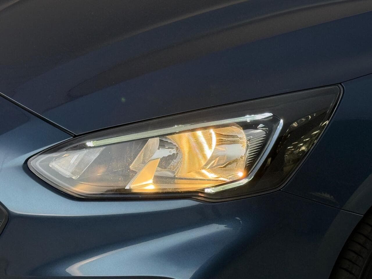 Ford Focus thumbnail Lights Front