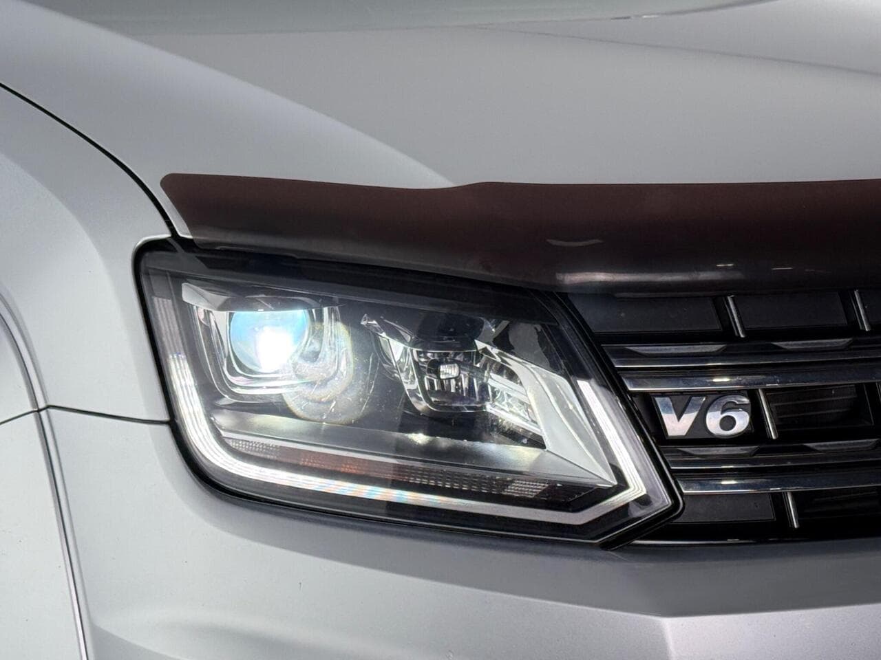 Volkswagen Amarok thumbnail Lights Front