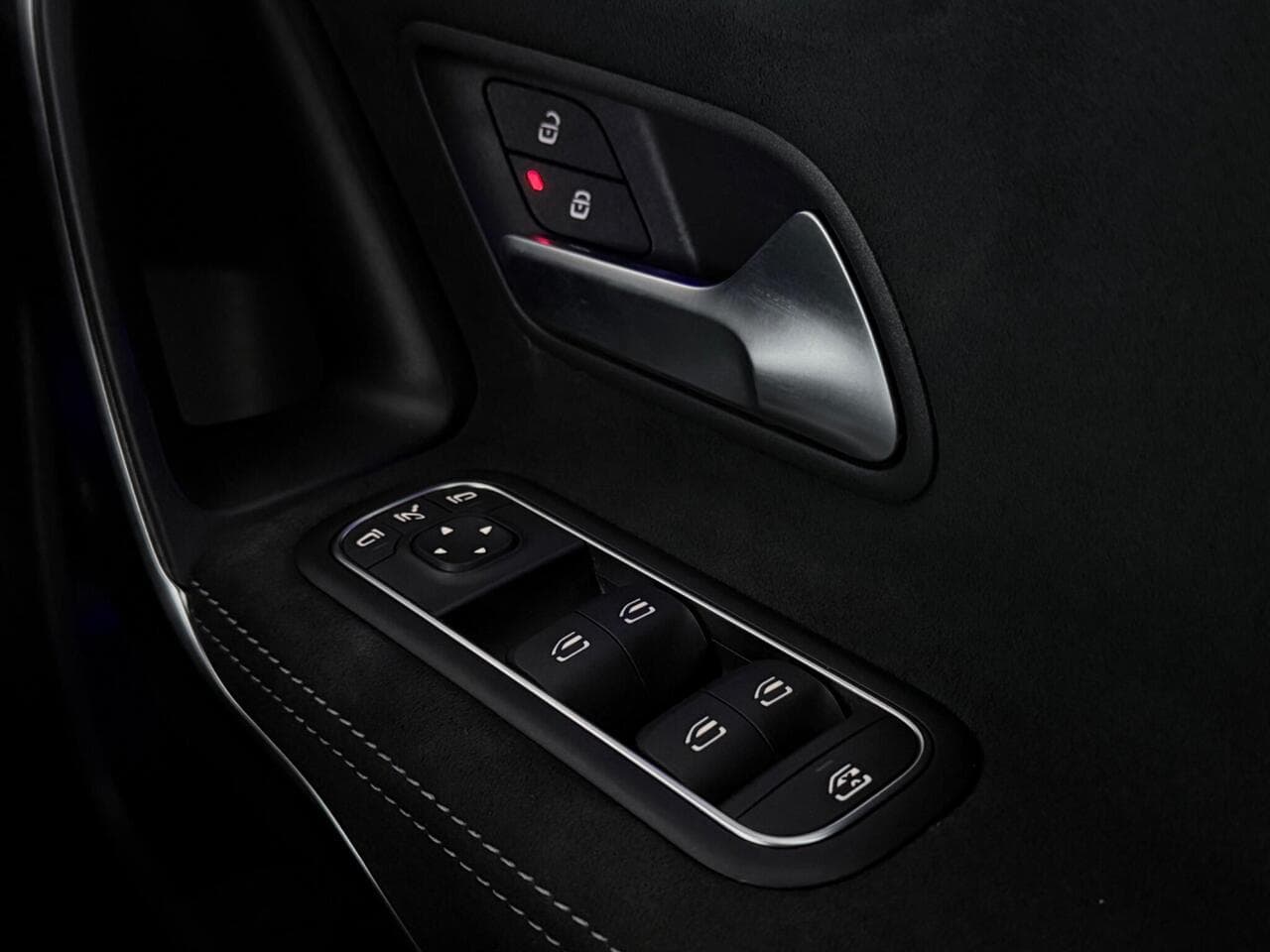 Mercedes-Benz A Class thumbnail Misc Controls