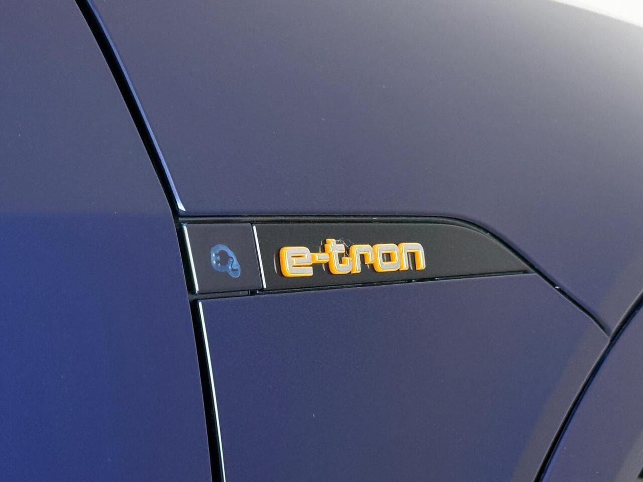Audi e-tron thumbnail Badge Exterior