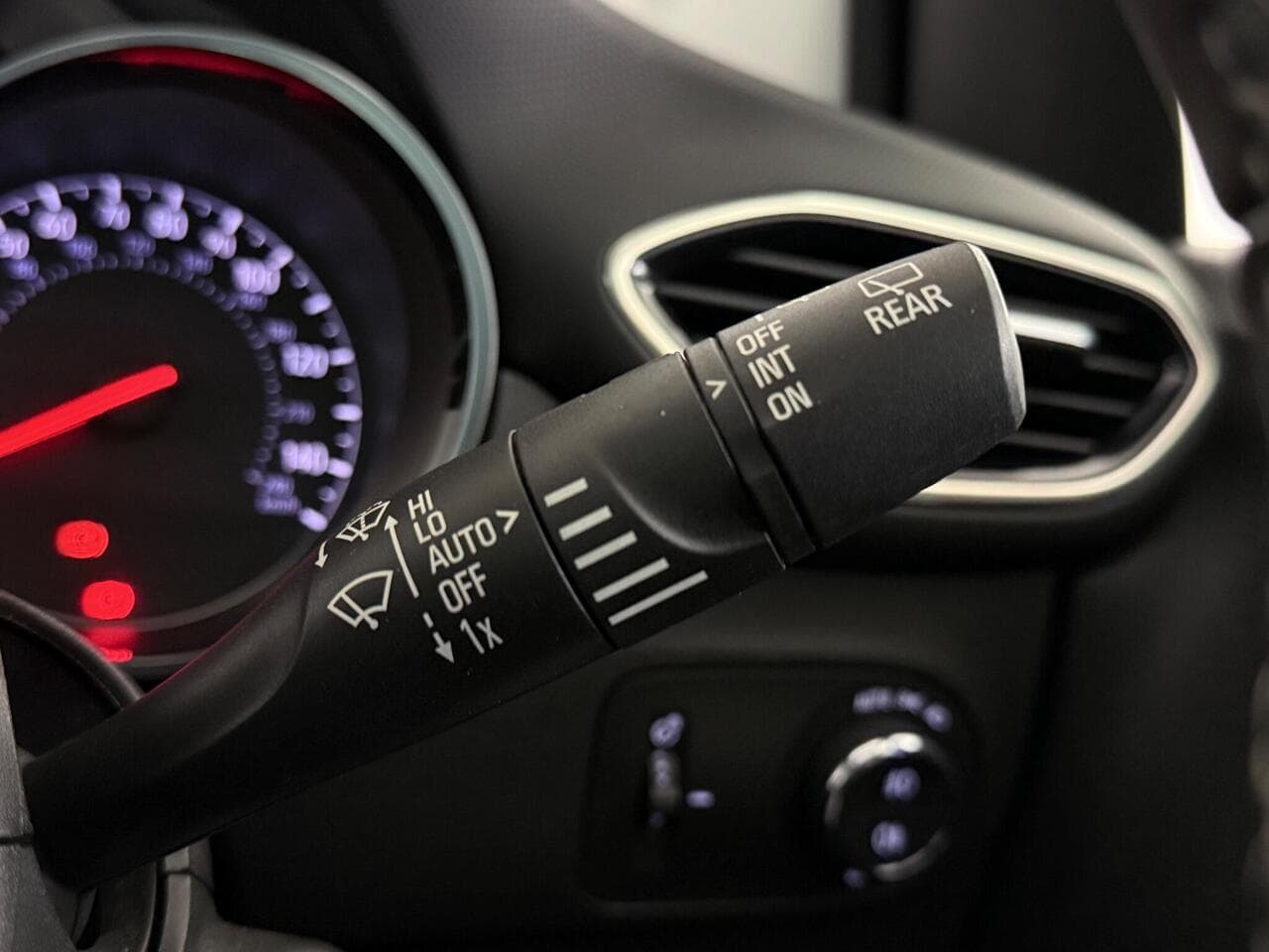 Vauxhall Crossland thumbnail Misc Controls
