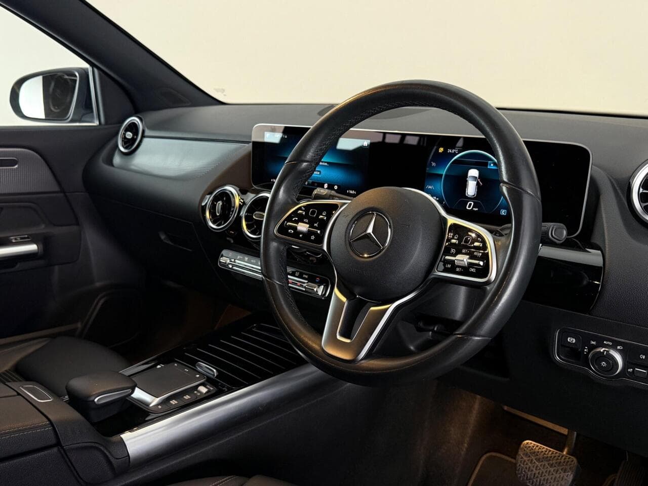 Mercedes-Benz GLA thumbnail Interior Front