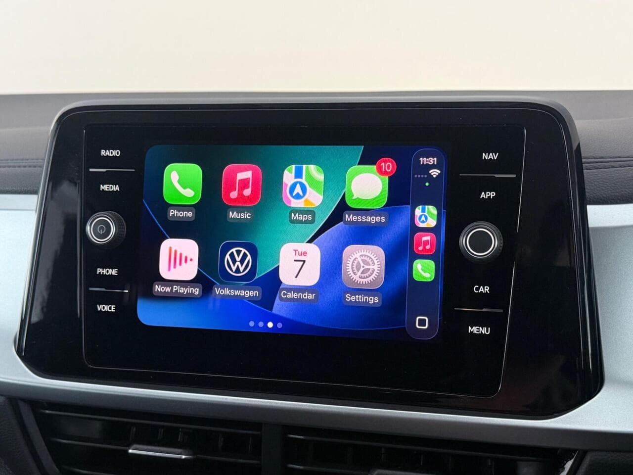 Volkswagen T-Roc thumbnail Infotainment System