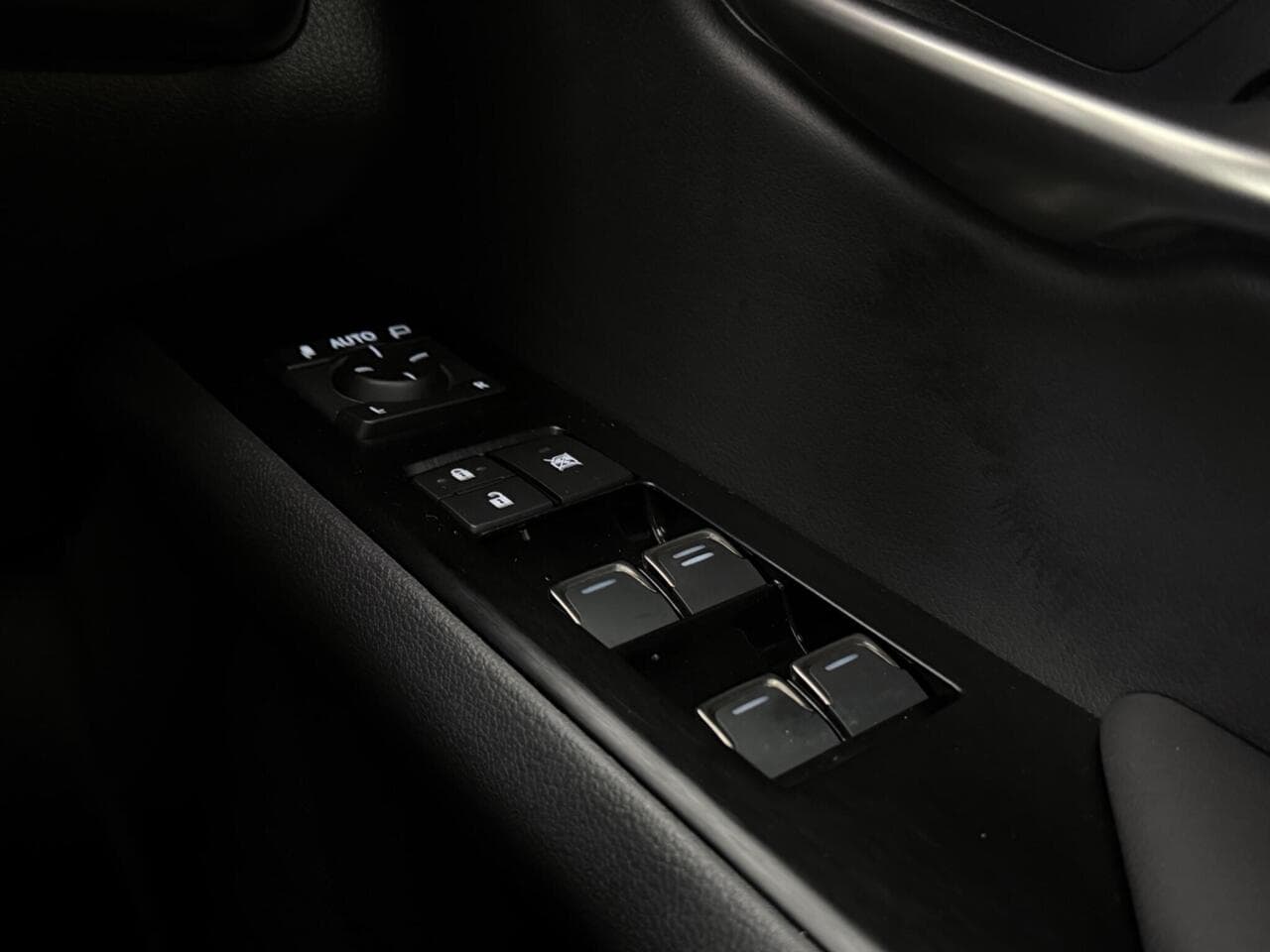 Lexus UX thumbnail Misc Controls