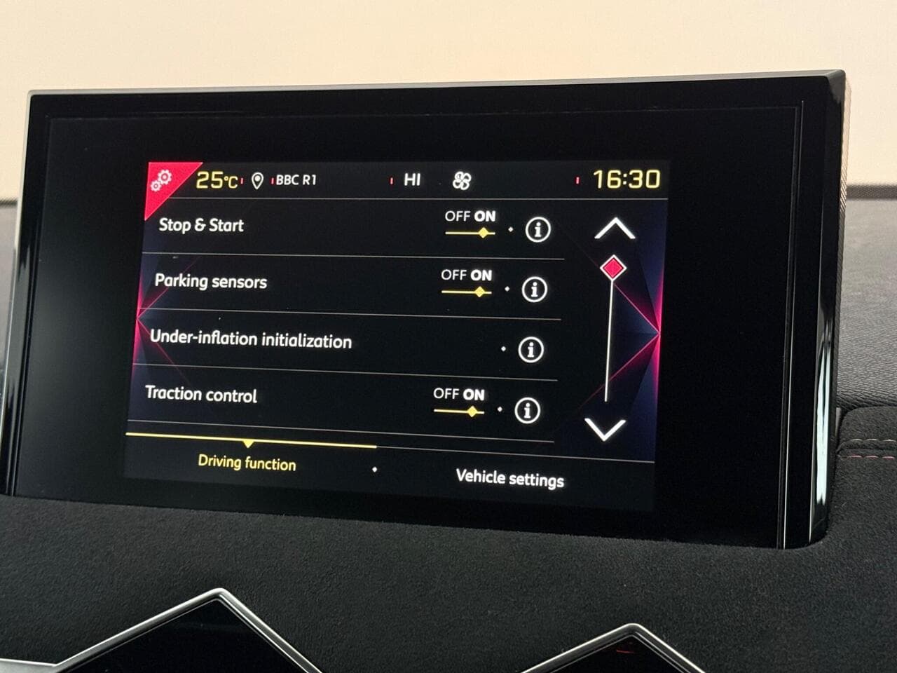 DS AUTOMOBILES DS 3 CROSSBACK thumbnail Infotainment System