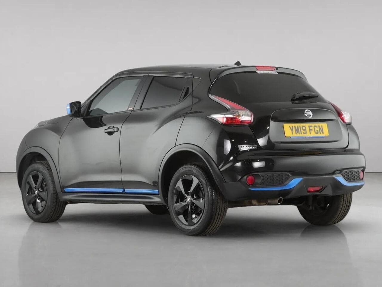 Nissan Juke thumbnail Rear Left