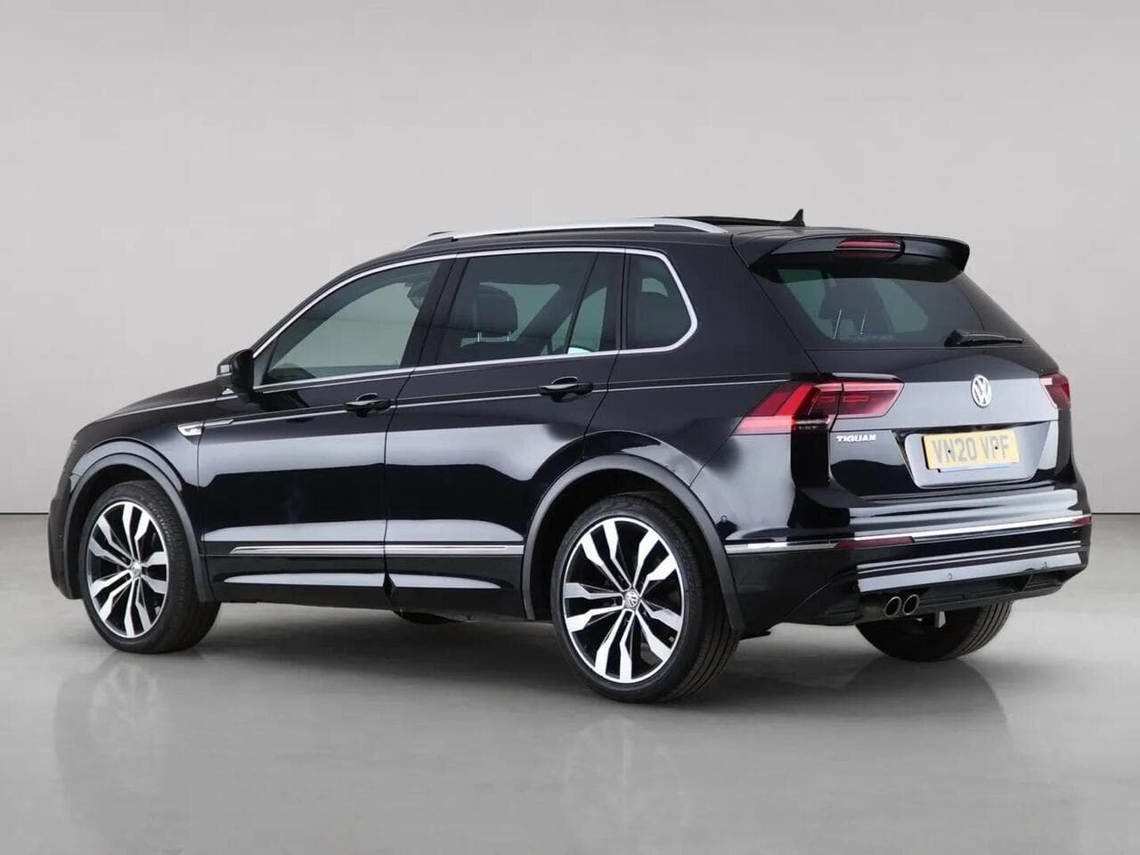 Volkswagen Tiguan thumbnail Side Left