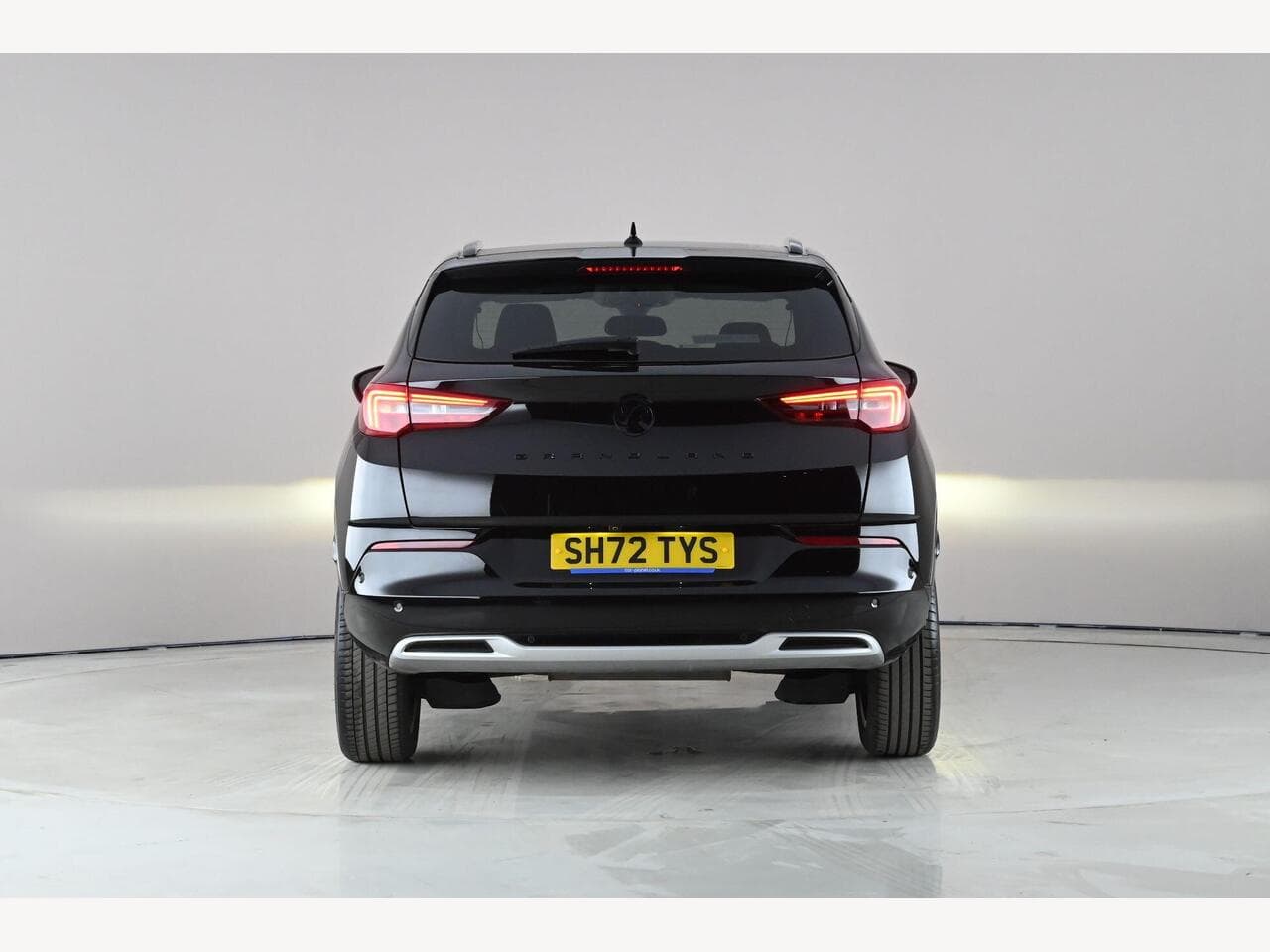 Vauxhall Grandland thumbnail Rear