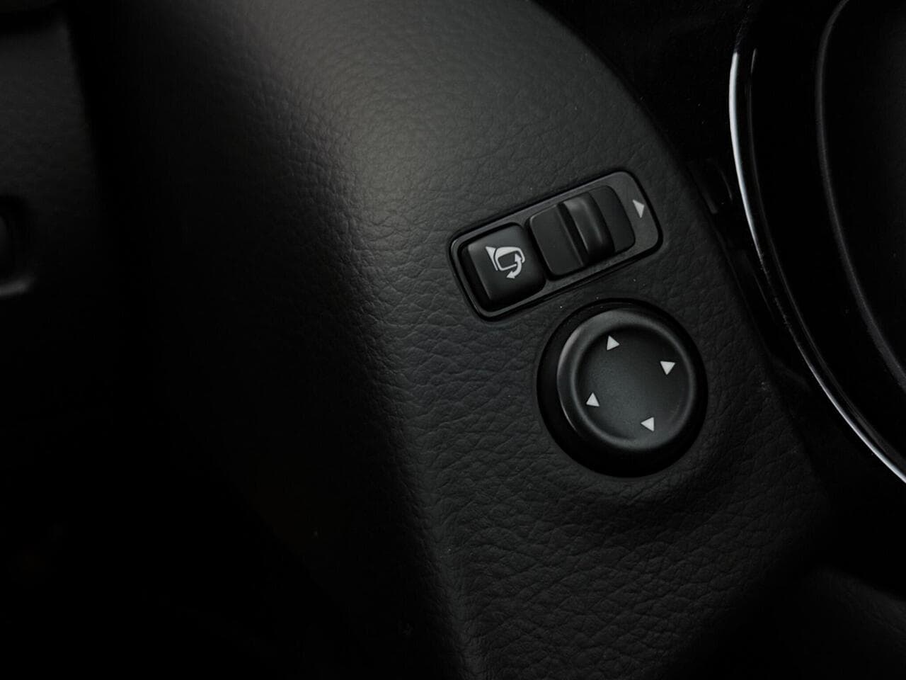 Nissan Qashqai thumbnail Misc Controls