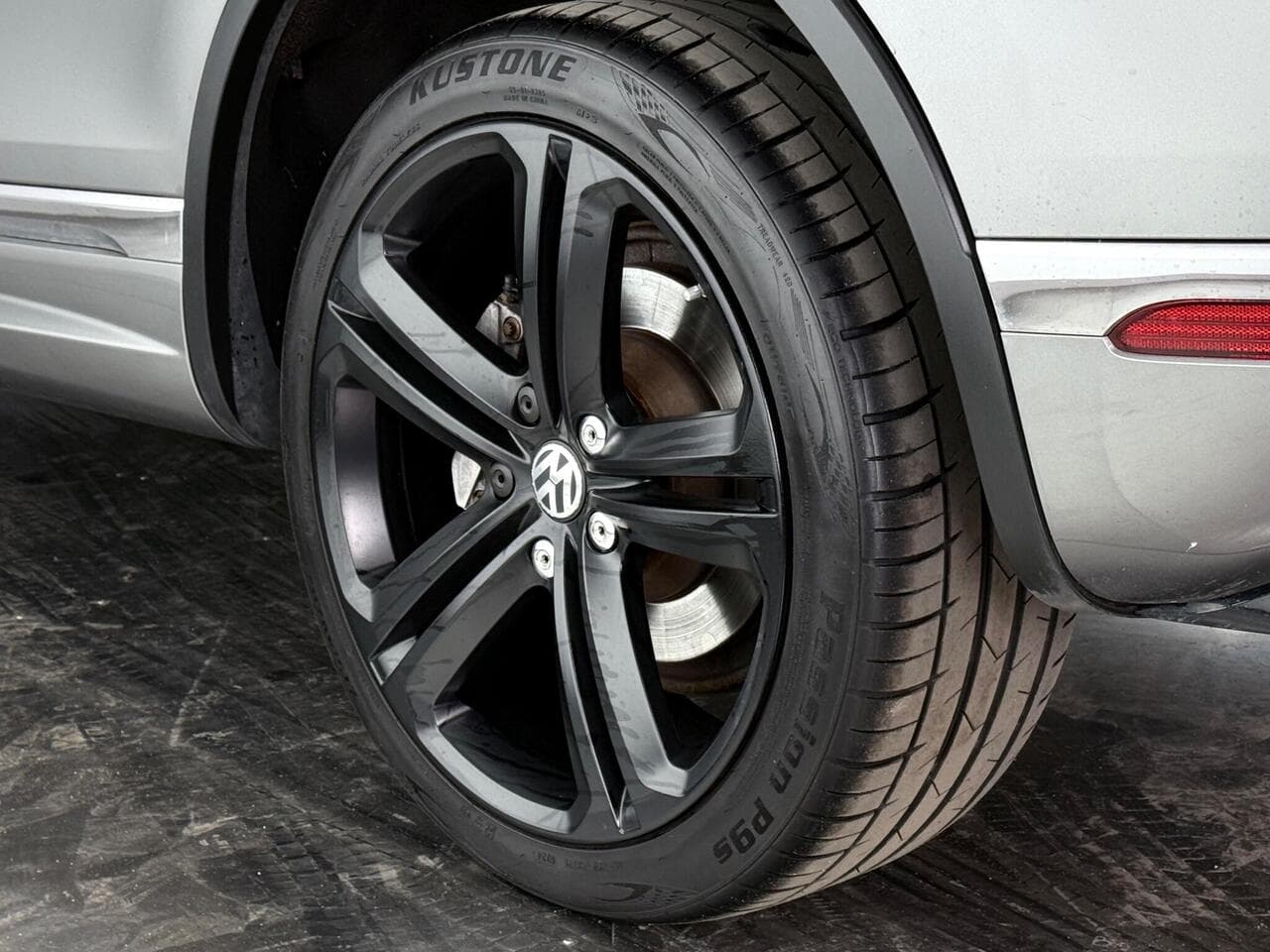 Volkswagen Touareg thumbnail Wheel