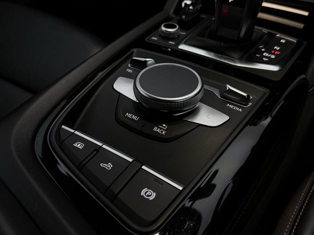 Audi R8 thumbnail Misc Controls