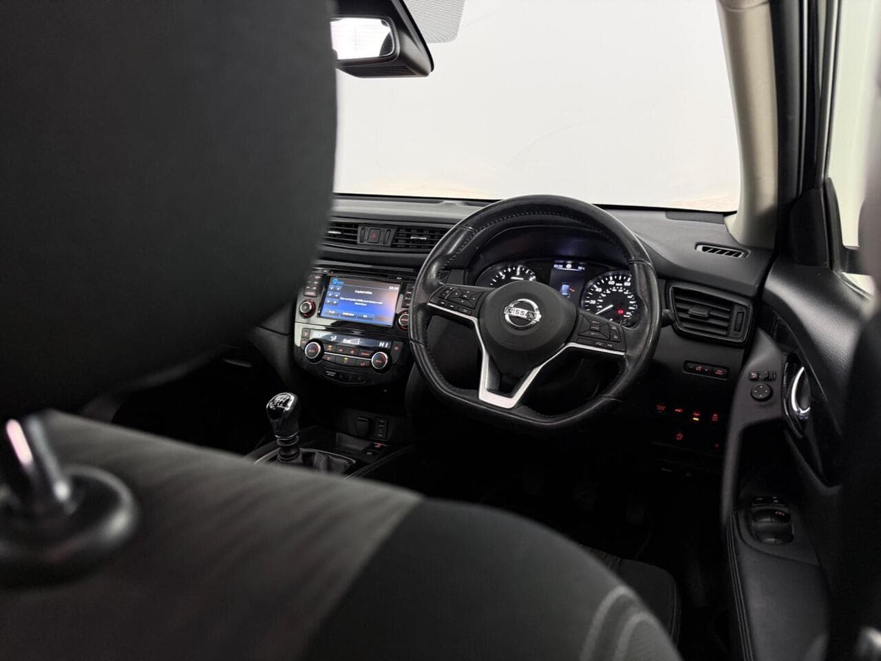 Nissan X-Trail thumbnail Interior Front