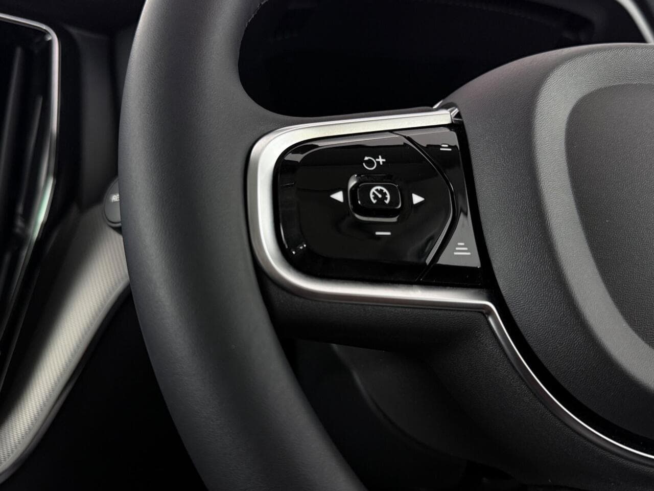 Volvo XC60 thumbnail Misc Controls