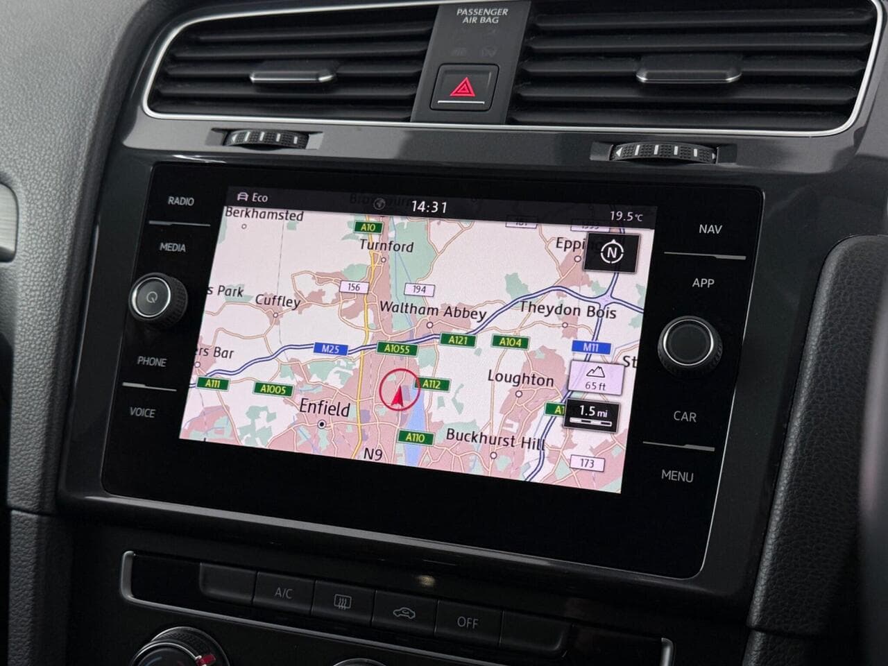 Volkswagen Golf thumbnail Infotainment System