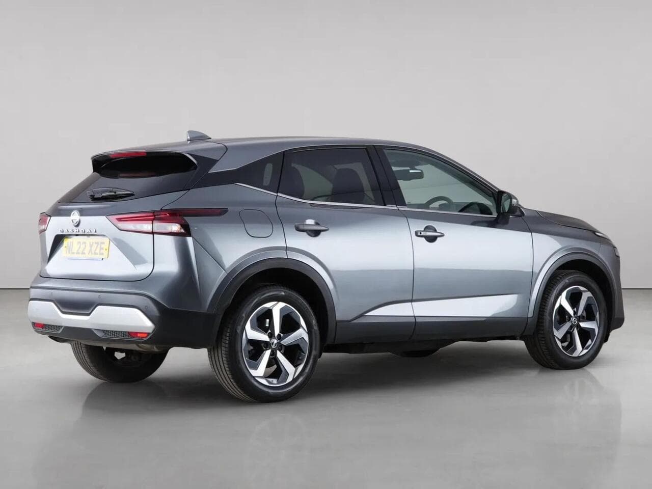 Nissan Qashqai thumbnail Side Right