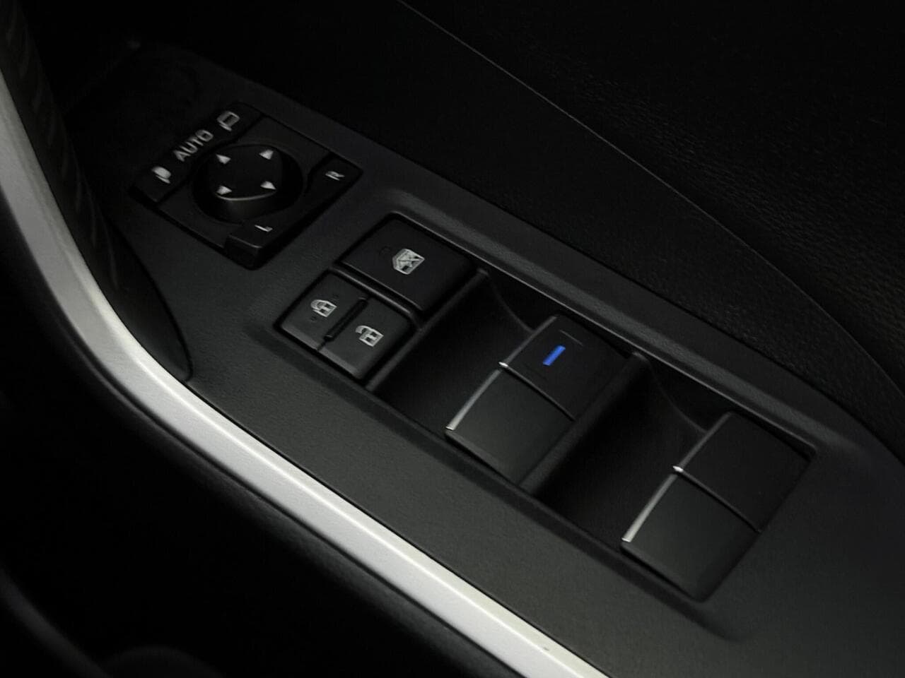 Toyota RAV4 thumbnail Misc Controls