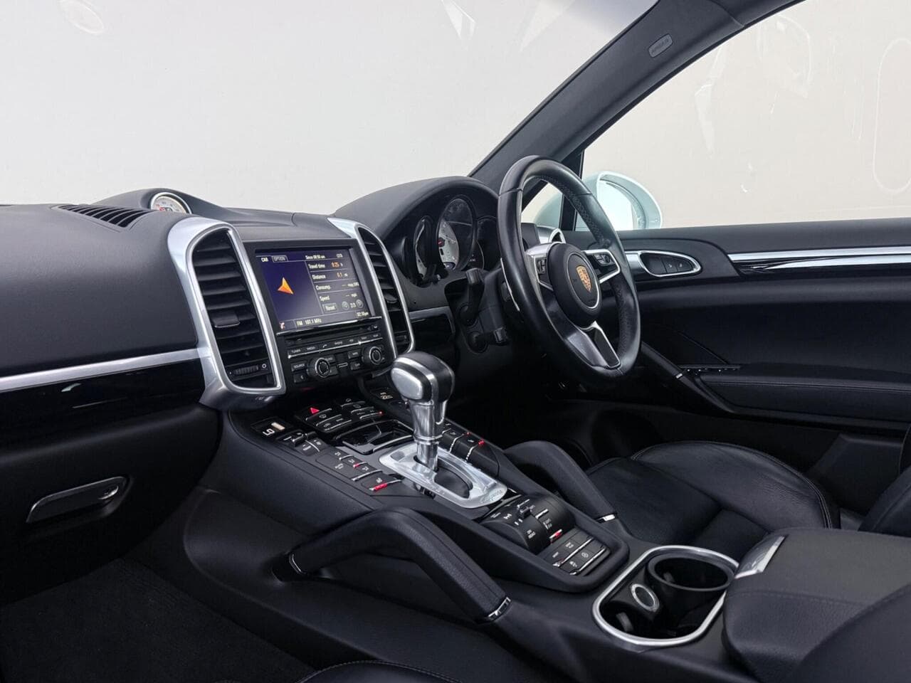 Porsche Cayenne thumbnail Interior Front