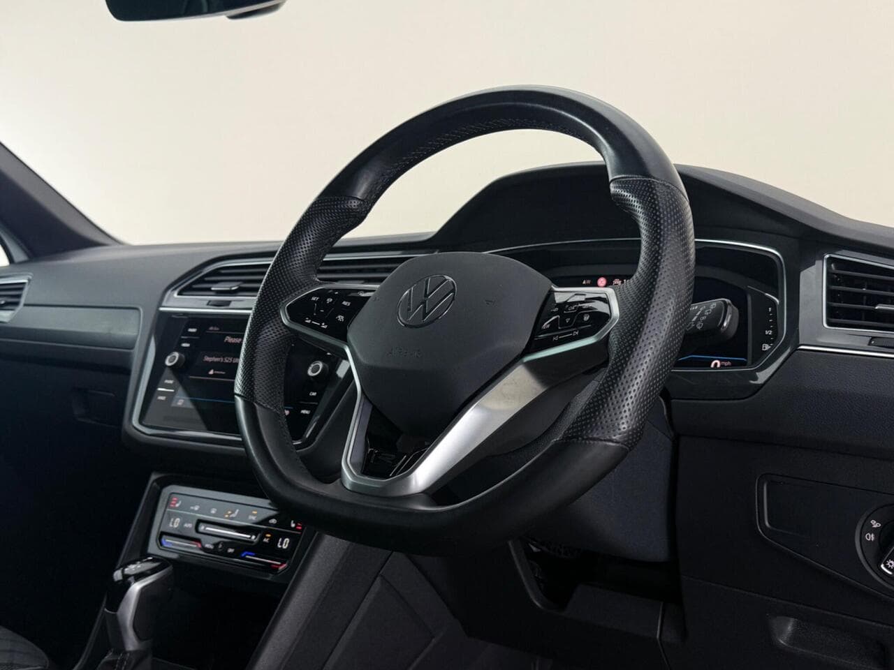 Volkswagen Tiguan thumbnail Interior Front