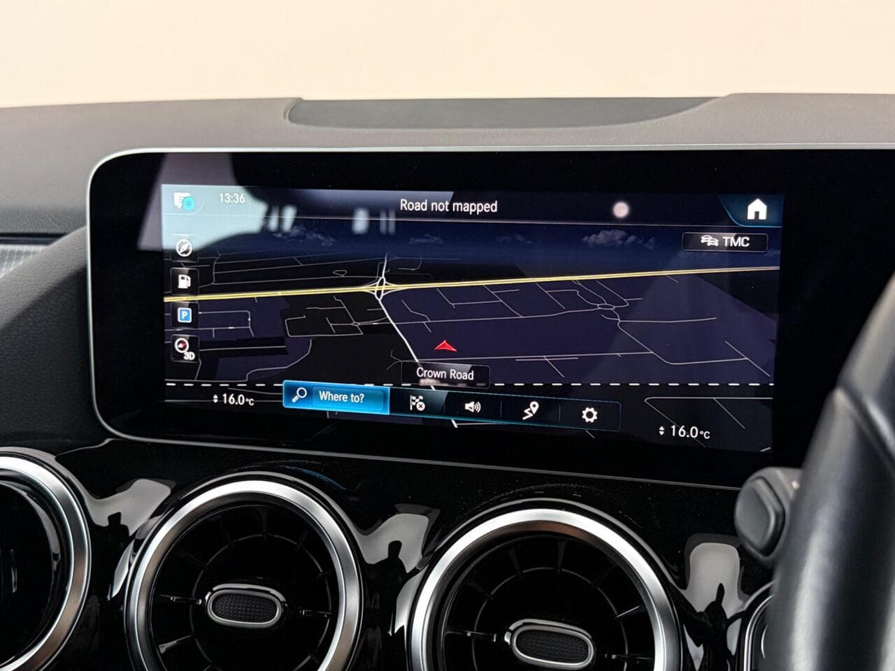Mercedes-Benz GLA thumbnail Infotainment System